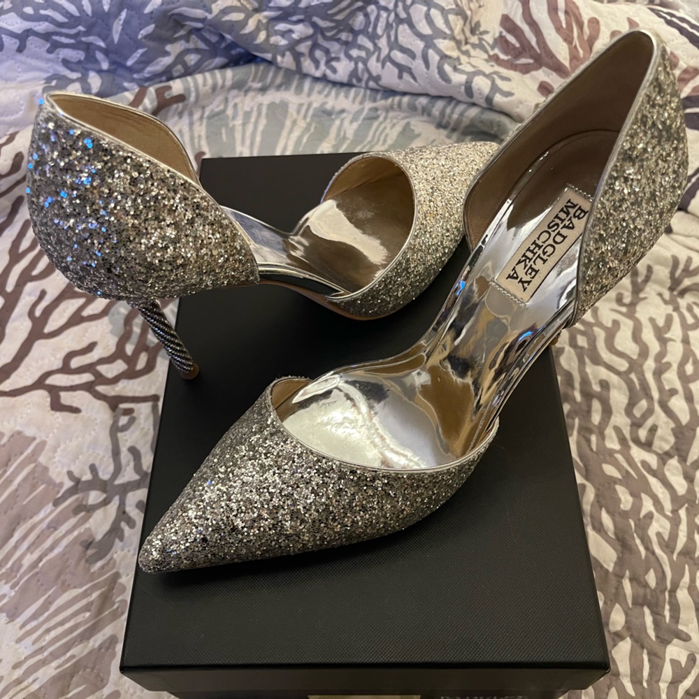 BADGLEY MISCHKA NWB Ozara Silver Sparkly Event Stunning Heels size 8.5